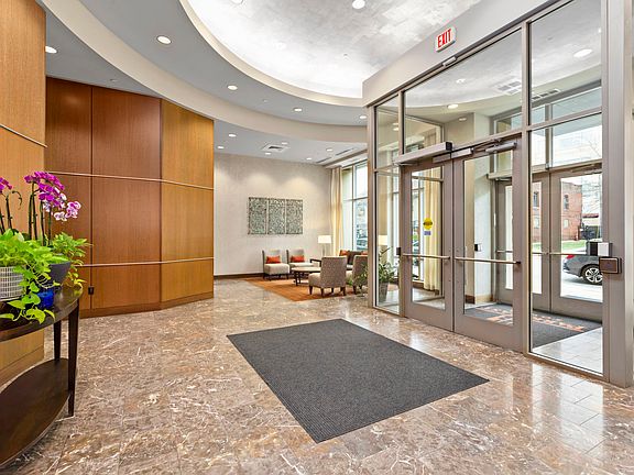 3rd image of 4909 Laclede Ave #710