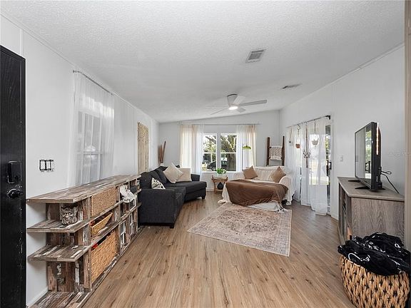 4th image of 216 Ellsworth Dr