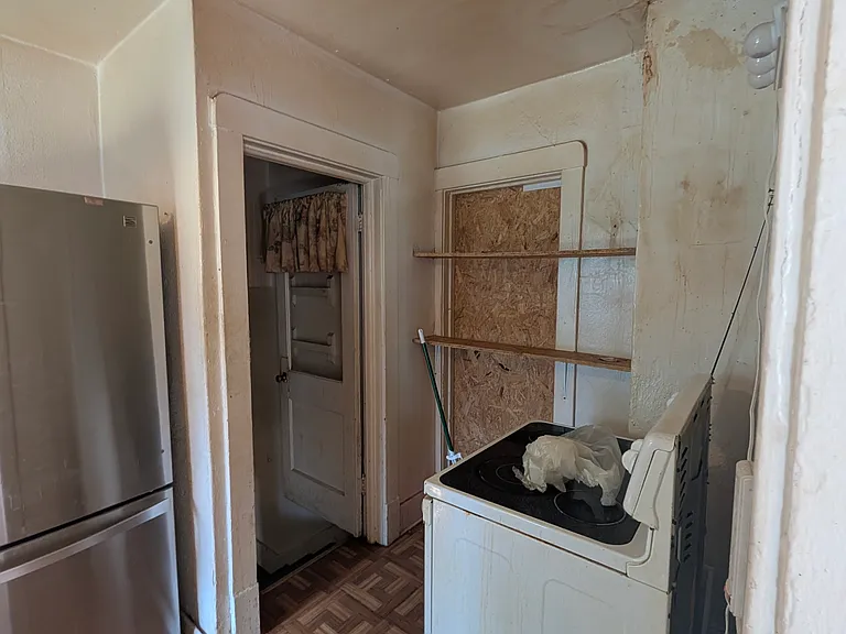 715 W Thrush Ave — Photo 5