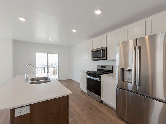 5th image of 276 Glencoe Dr