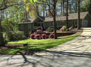 1340 Oakhaven Dr, Roswell, GA 30075
