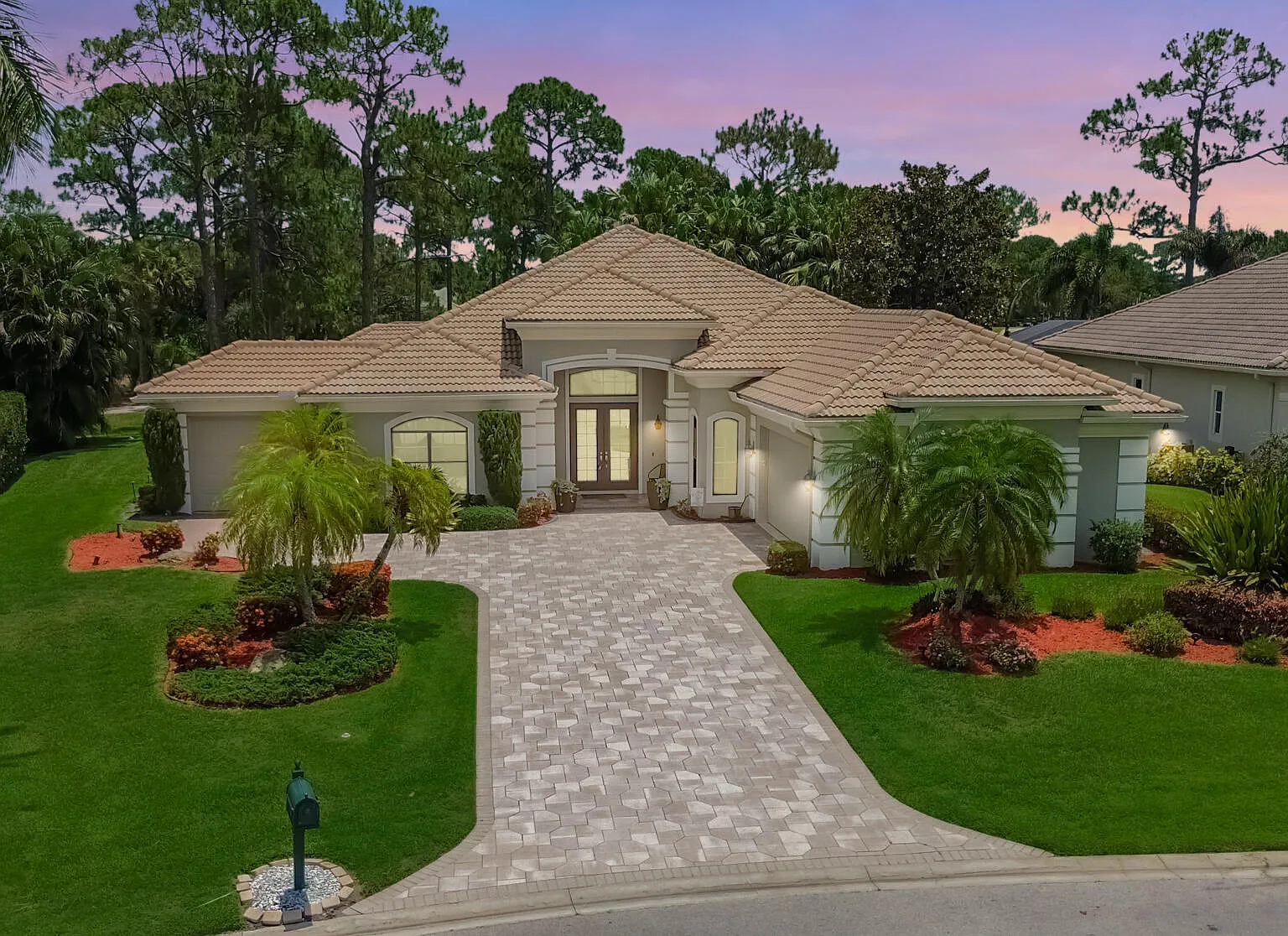 3 bed, 3.0 bath, 3066 sqft, $4,100 — Photo 1