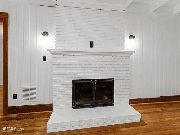 5th image of 1058 Beach Ave
