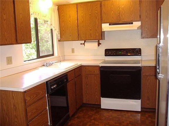 2nd image of 715 NW Fairwood Way