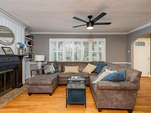 4th image of 44 Thorncliff Ln
