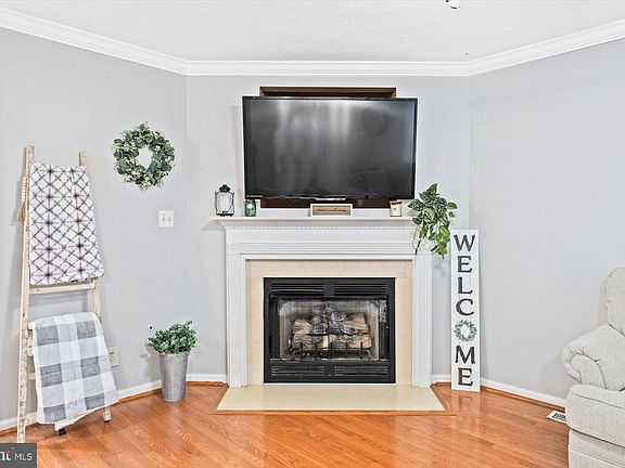 5th image of 305 Regina Ln