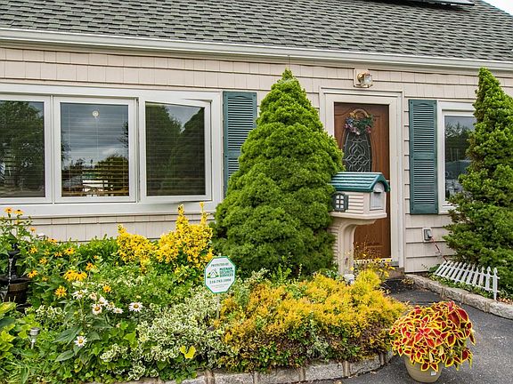4th image of 25 Water Ln N