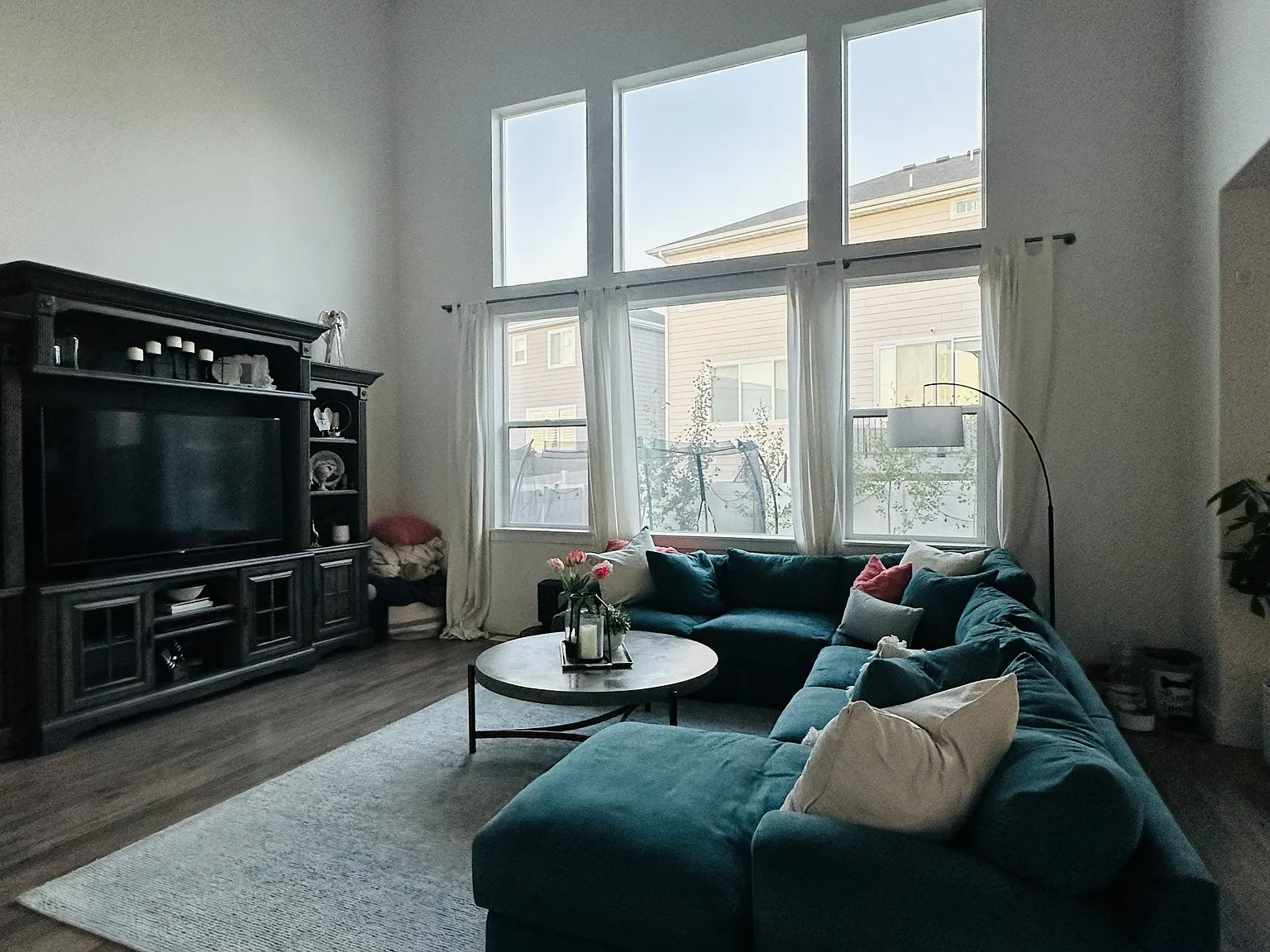 5 bed, 3.5 bath, 4001 sqft, $3,650 — Photo 3