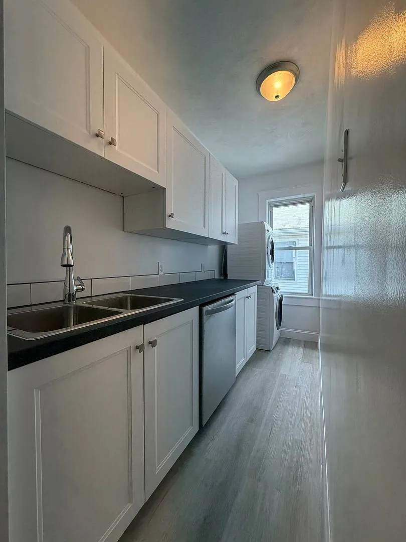 3 bed, 1134 sqft, $2,200 — Photo 4