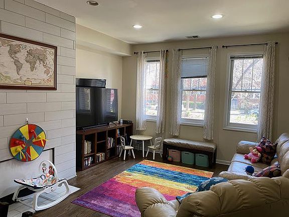 2nd image of 4212 N Ashland Ave
