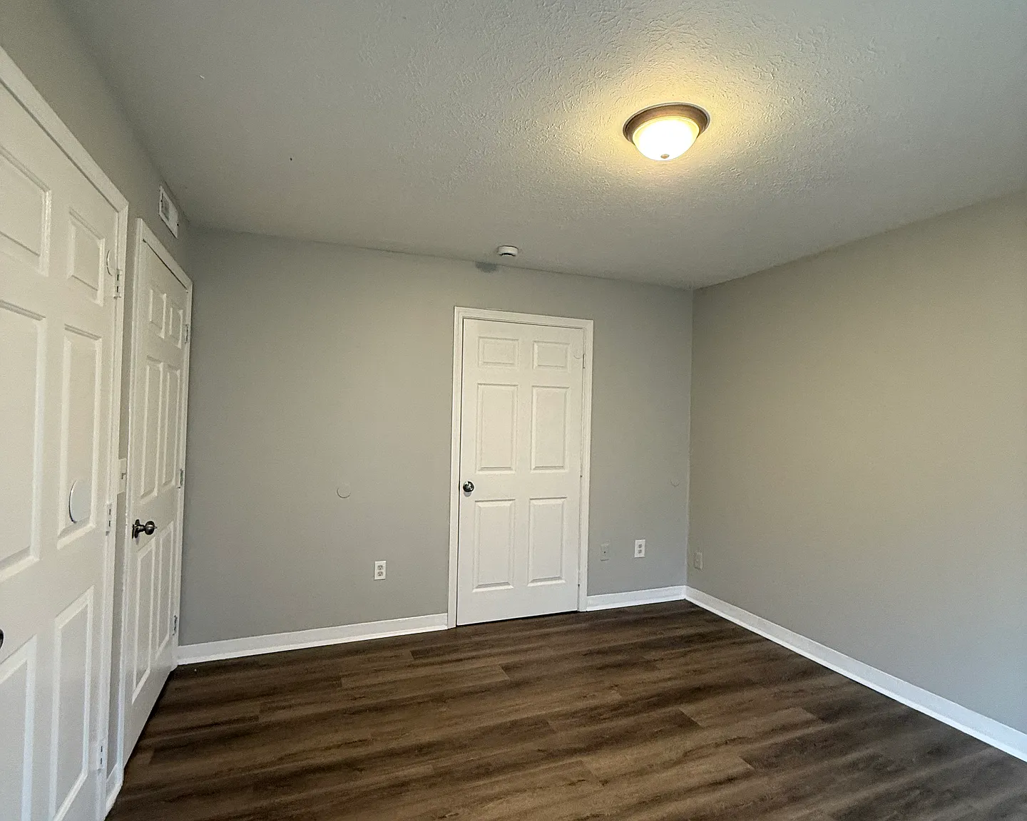 2708 Greenwood Ave — Photo 3