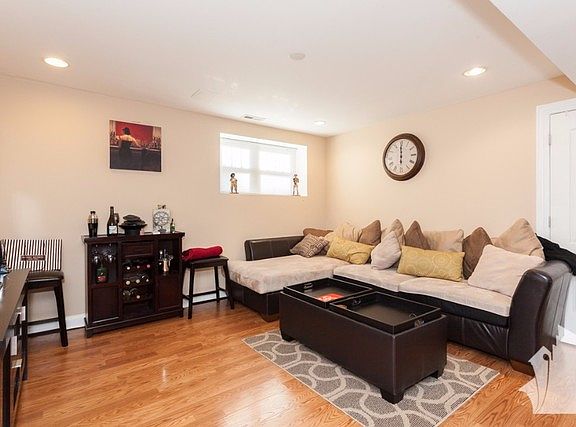 2nd image of 2454 W Ardmore Ave #G