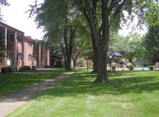 42536 Woodward Ave APT D, Bloomfield Hills, MI 48304