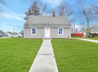 16 Silver Ln, Levittown, NY 11756