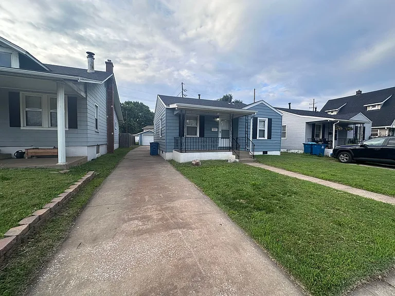 2415 Jerden Ave — Photo 2