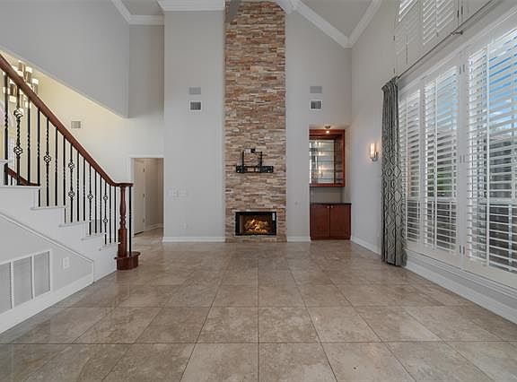 3rd image of 5937 Westmont Dr