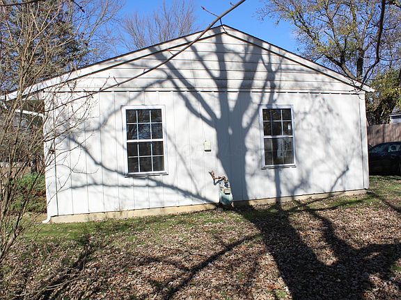 3rd image of 485 Lakeview Dr