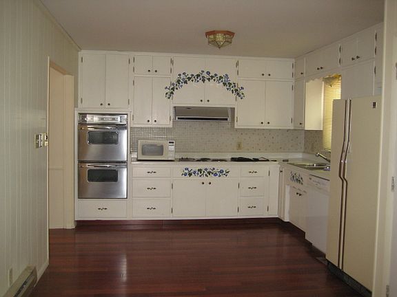4th image of 1708 N Hawthorne Ln