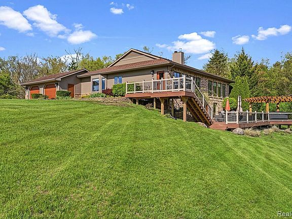 3rd image of 8742 Hyne Rd
