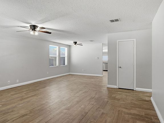 4th image of 16536 Jasmine Springs Dr
