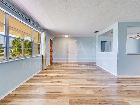 4th image of 313 Plaza Blvd
