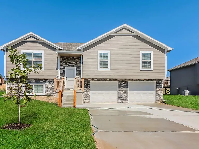 Elm Grove Luxury Rental Homes — Photo 23