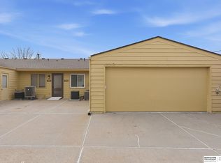 7904 Park Dr, Ralston, NE 68127
