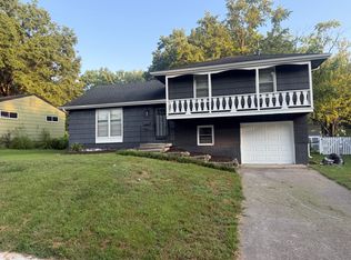 8116 E 133rd St, Grandview, MO 64030