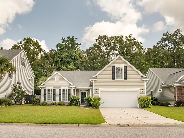 1732 Waterbrook Dr — Photo 2