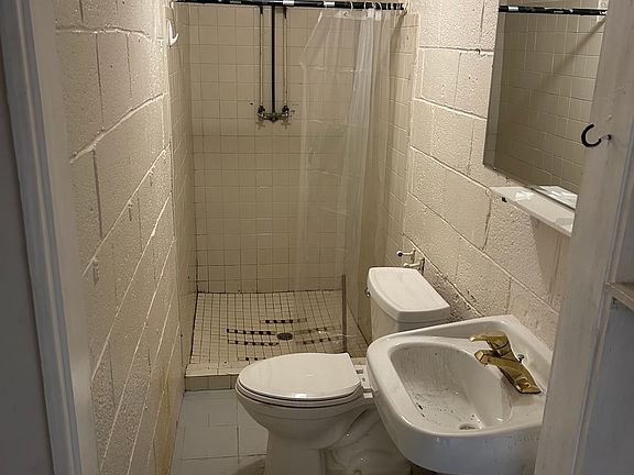 5th image of 2503 Everett Ave #B