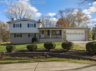 307 Old Perch Rd, Rochester Hills, MI 48309