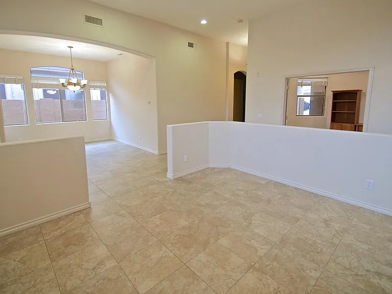 4823 E Williams Dr — Photo 5