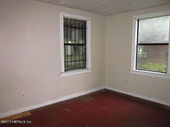 4th image of 3023 Jupiter Ave