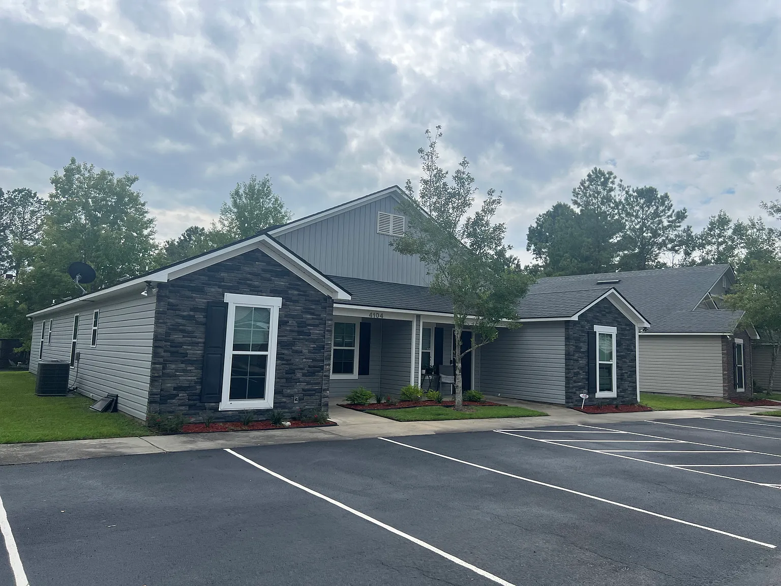 3 bed, 1294 sqft, $1,395 — Photo 1
