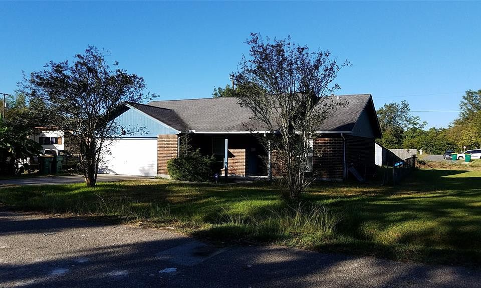 1st image of 2106 Briar Ln