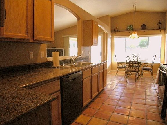 KITCHEN GRANITE COUNTER
