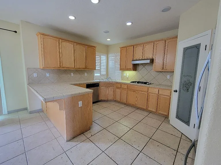 1663 Eucalyptus Ct — Photo 15