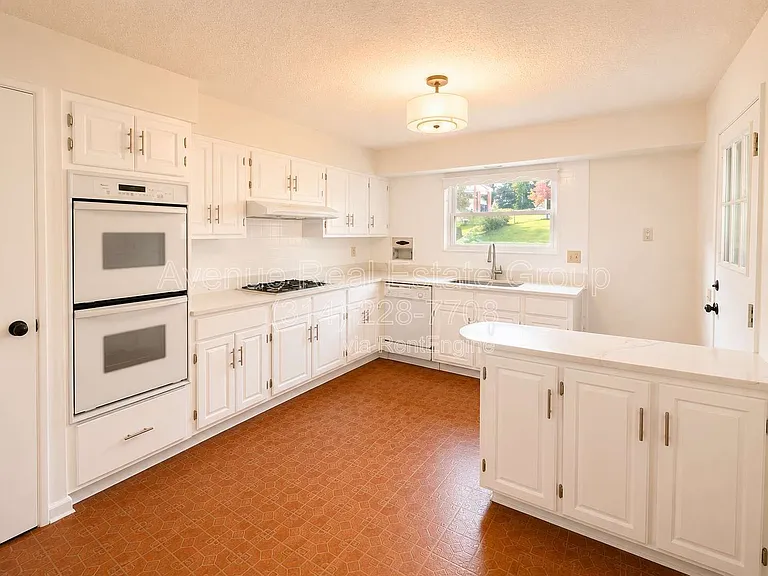 13241 Delft Dr — Photo 5