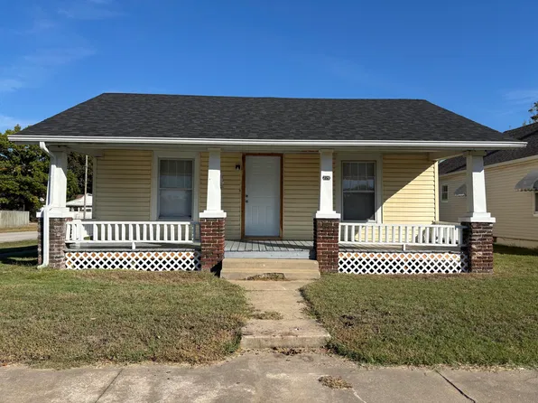 229 W College Street, Aurora, MO 65605