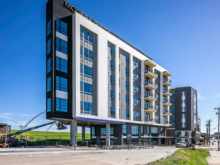 Experience the best of urban living at Modera Trinity. Enjoy convenient access to Downtown Dallas and Uptown, with nearby attractions including Sylvan Thirty, Bishop Arts District, and Trinity Grove just moments away.
