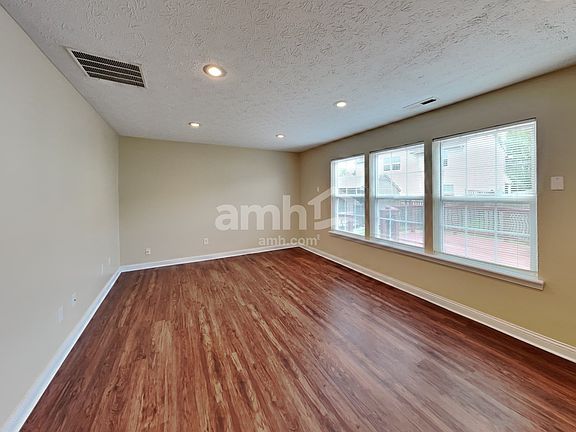 5th image of 10430 Wintergreen Way
