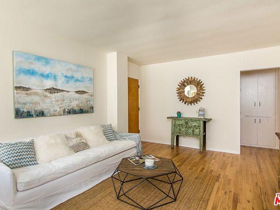 2nd image of 912 6th St Unit 10