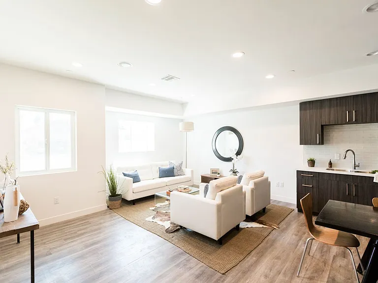 14827 Victory Blvd — Photo 2
