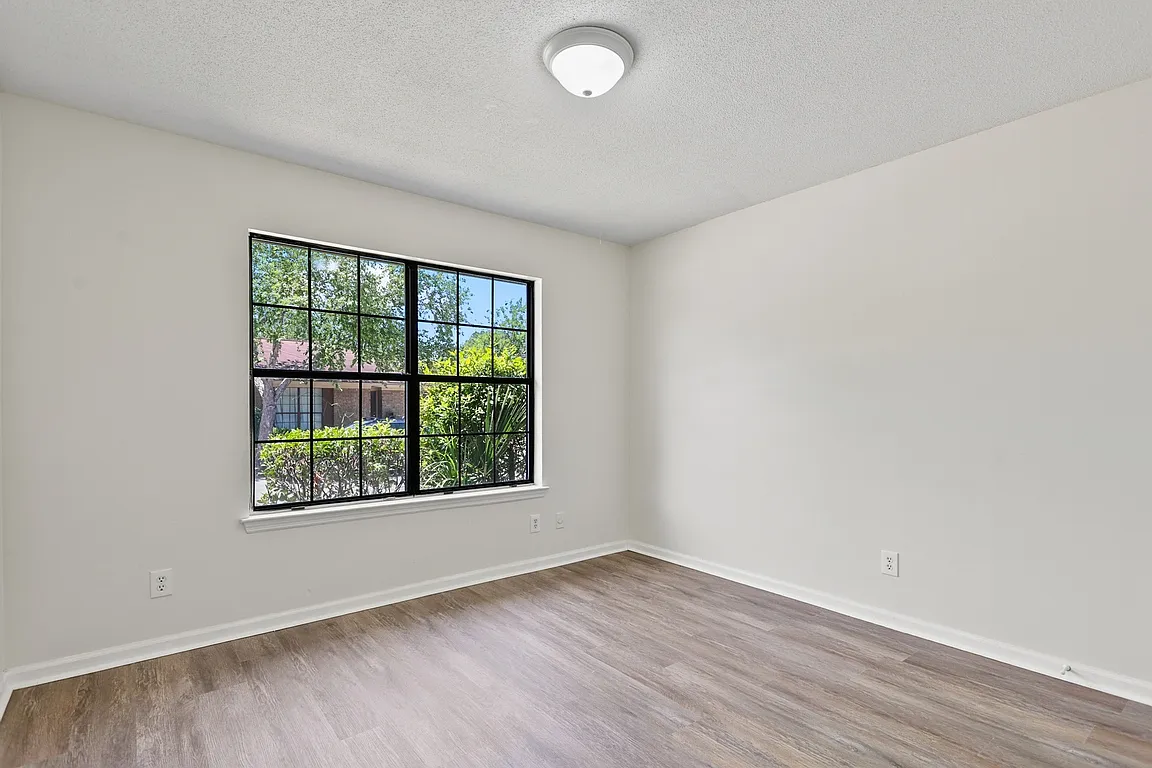 2 Cobbler Court - 1 — Photo 3
