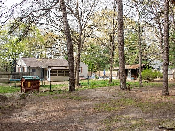 4th image of 27 Club House Rd