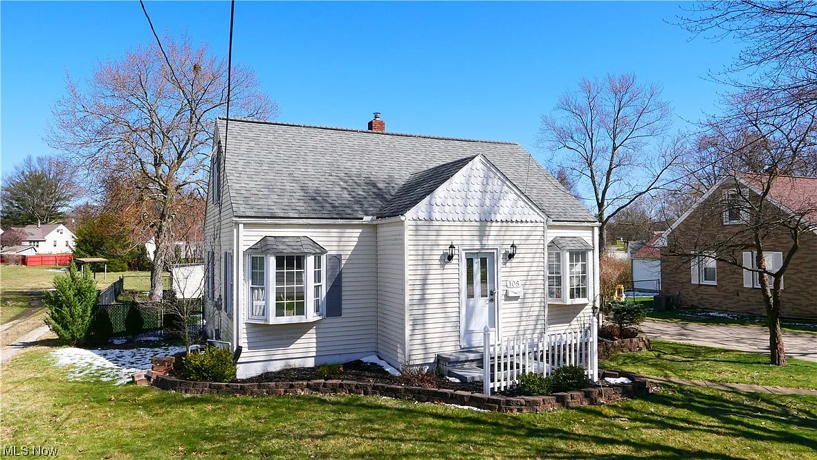 108 Northwest Ave photo 1