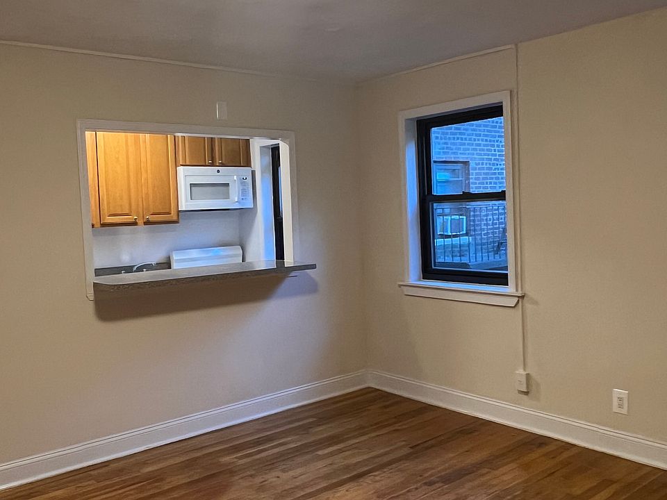 1st image of 20-62 26th St #2