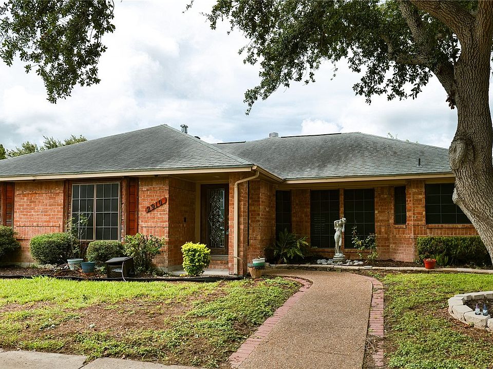 1st image of 2910 Persimmon St