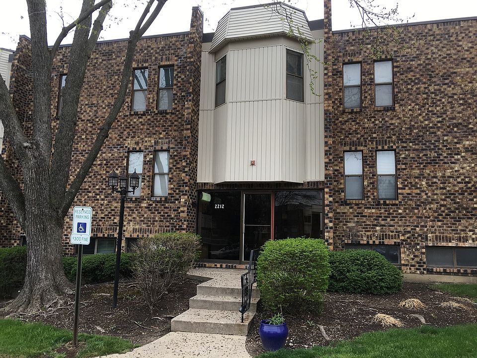 1st image of 2212 Country Club Dr APT 4