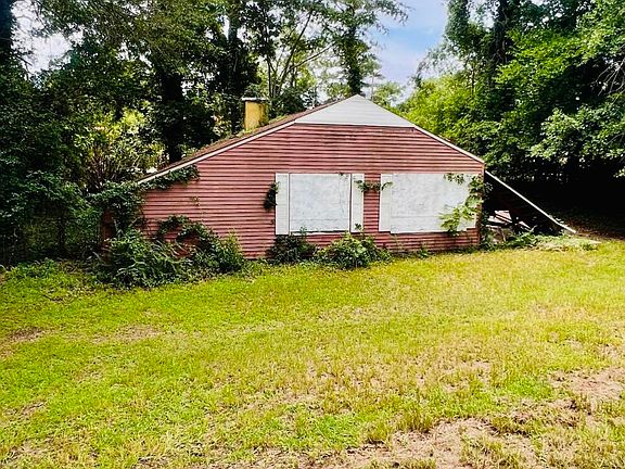 3rd image of 615 NE Sommer Street NE #Na